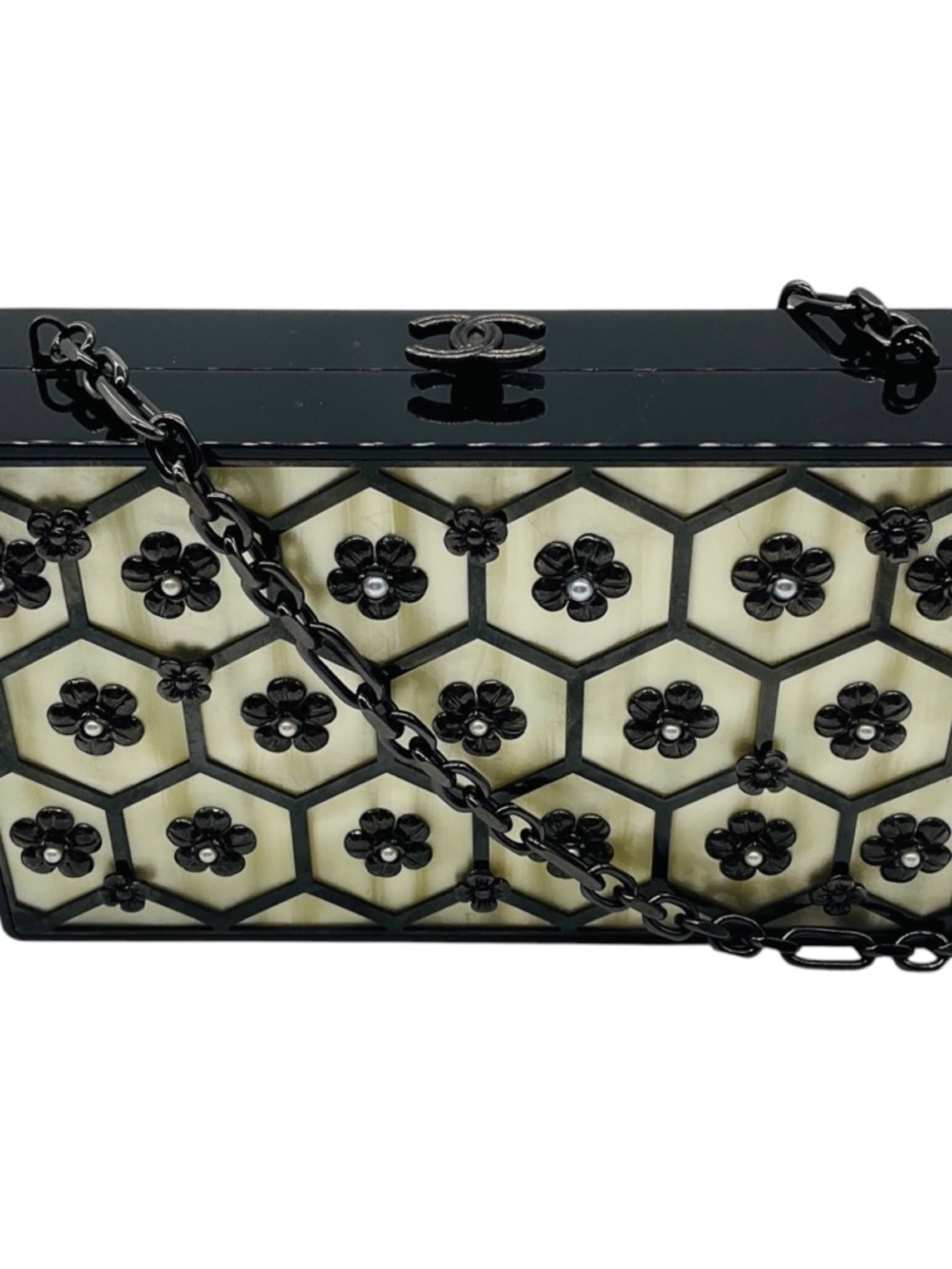 CHANEL BLACK / CREAM CAMELLIA AND PEARL EMBELLISHED LUCITE CLUTCH BAG WITH CHAIN